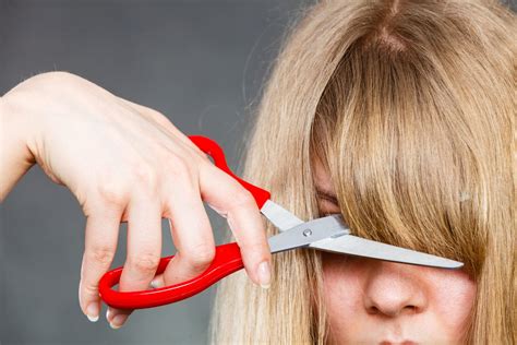 Rêver De Se Faire Couper Les Cheveux Sans Le Vouloir Rêver de se couper les cheveux | Coussin Voyageur